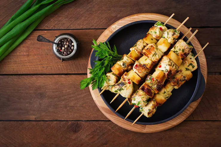 chicken-skewers-with-slices-apples-chili-top-view