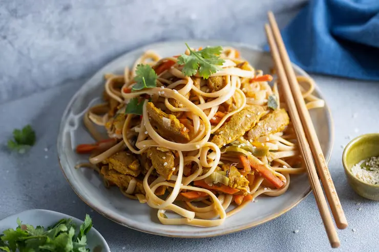 noodles-with-chicken-vegetables-served-bowl-closeup