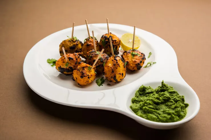 tandoori-aloo-are-roasted-potatoes-with-indian-spices-it-s-party-appetiser-served-with-green-chutney-selective-focus